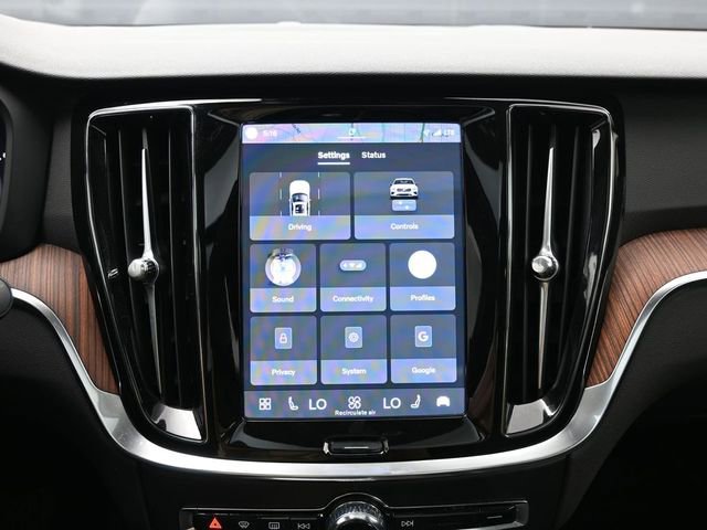 Used 2025 Volvo S60 B5 Plus image 15