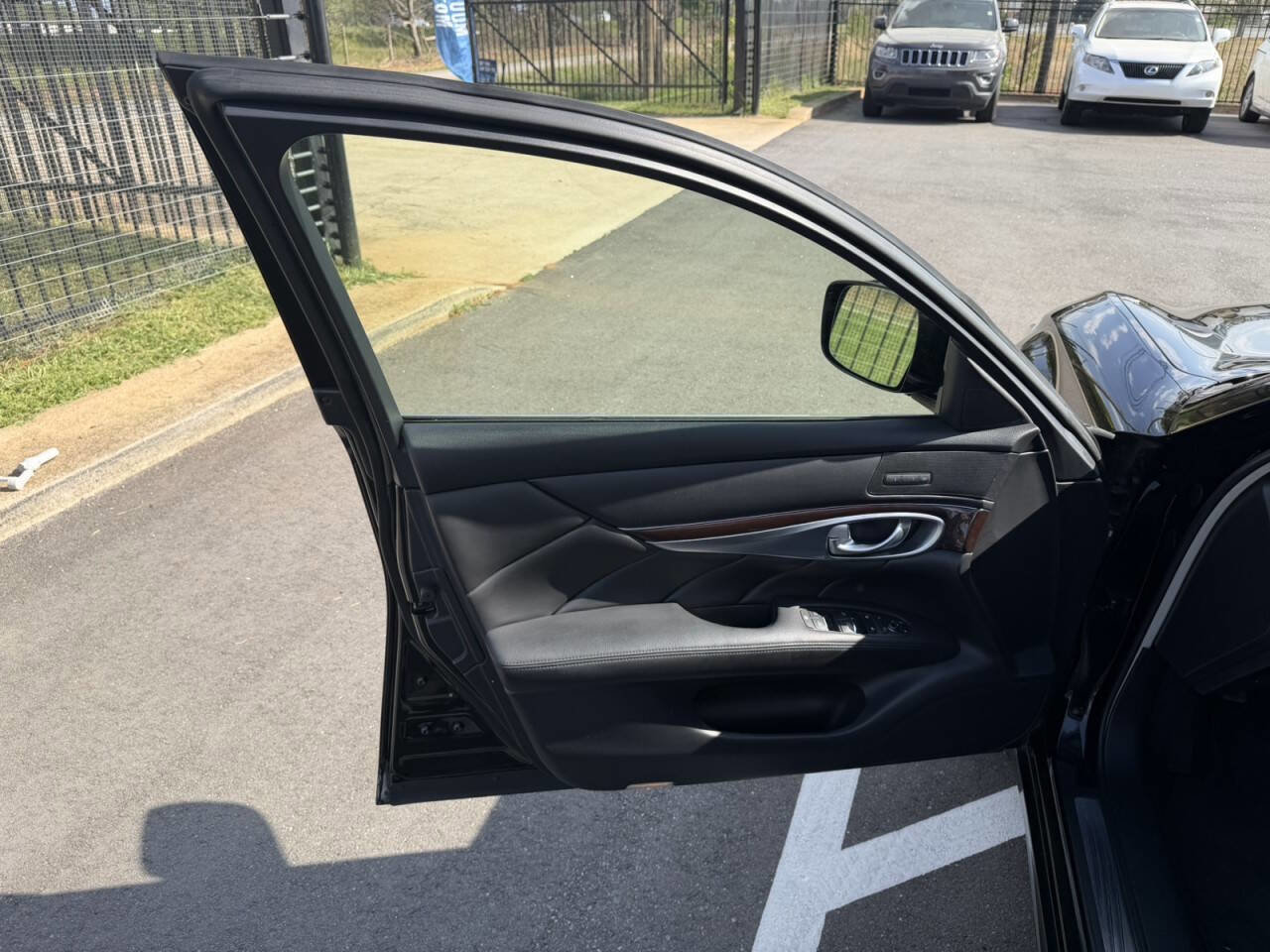 Used 2013 INFINITI M37 w/ Premium Pkg RWD image 32