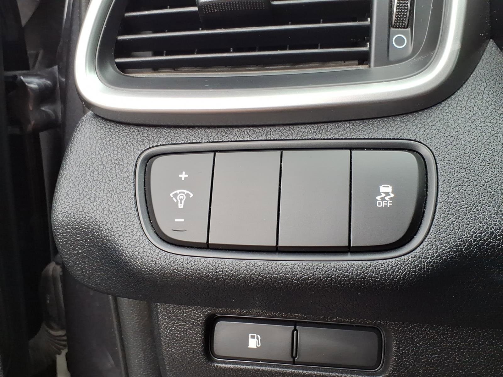 Used 2018 Kia Sorento LX image 24