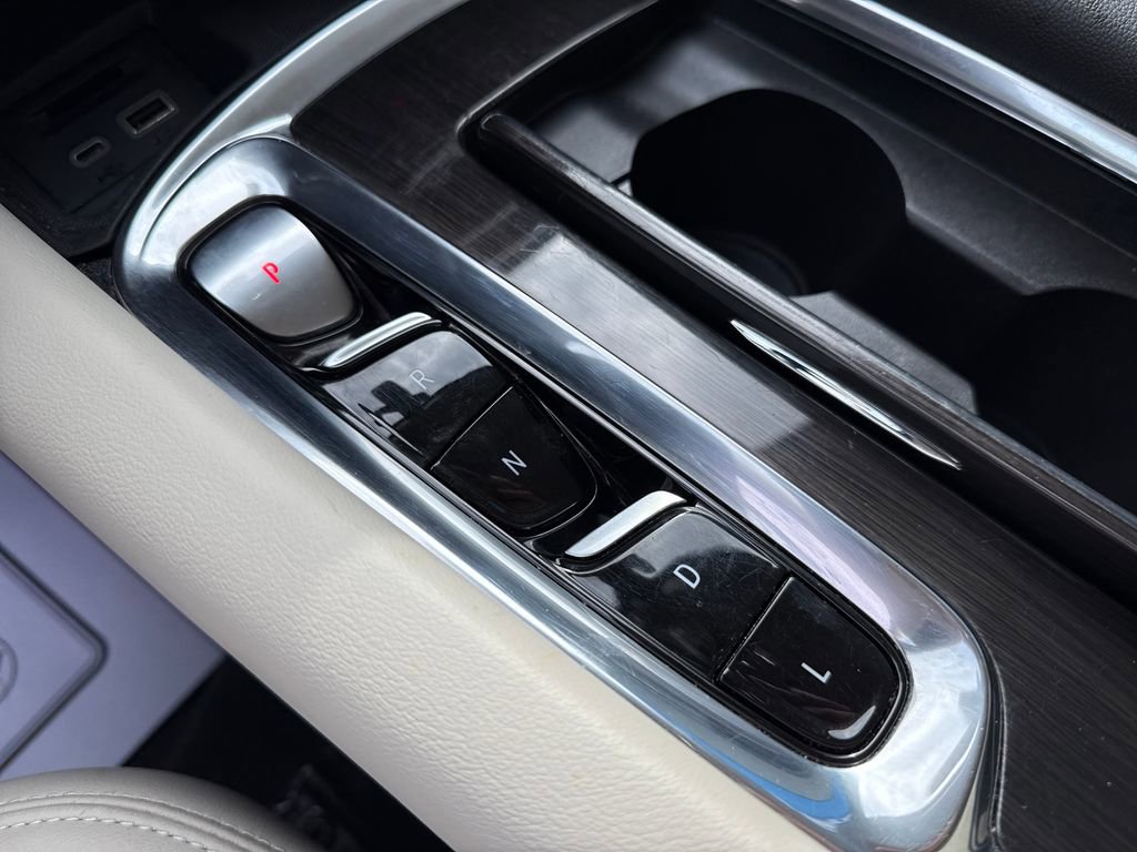 Used 2024 Buick Enclave Essence w/ LPO, Touring Package image 28