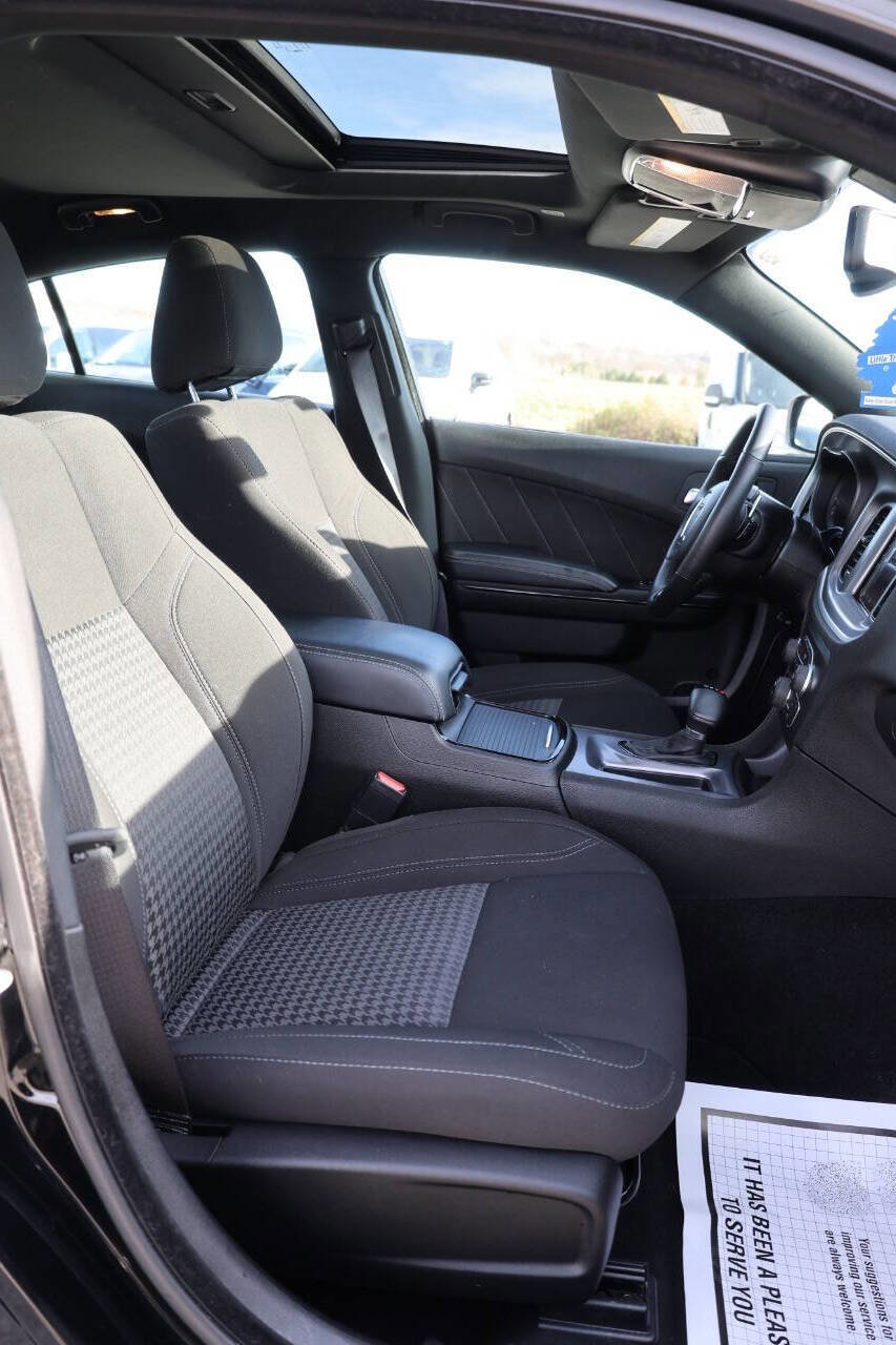 Used 2022 Dodge Charger SXT w/ Blacktop Package image 15