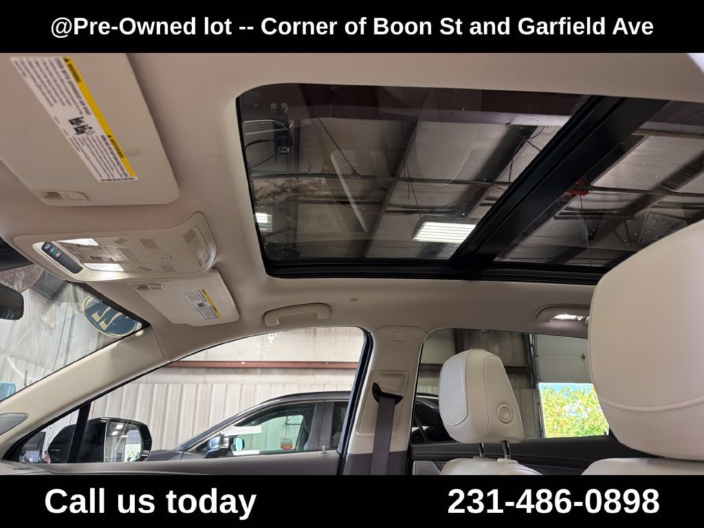 Used 2022 Cadillac XT5 Premium Luxury w/ LPO, Floor Liner Package AWD/4WD image 13