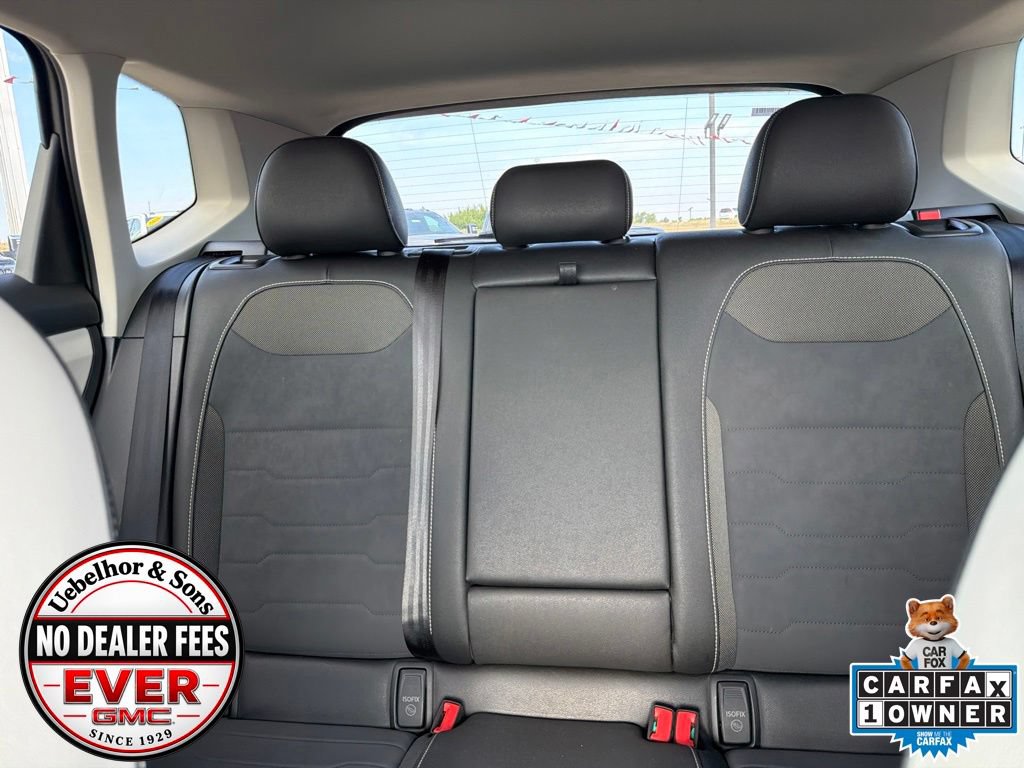 Used 2025 Volkswagen Taos SE AWD/4WD image 19