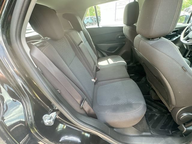 Used 2020 Chevrolet Trax LS FWD image 25