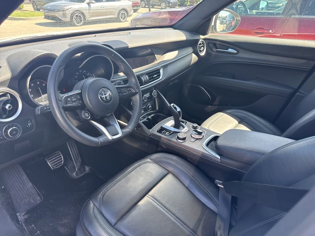Used 2023 Alfa Romeo Stelvio Ti AWD/4WD image 5