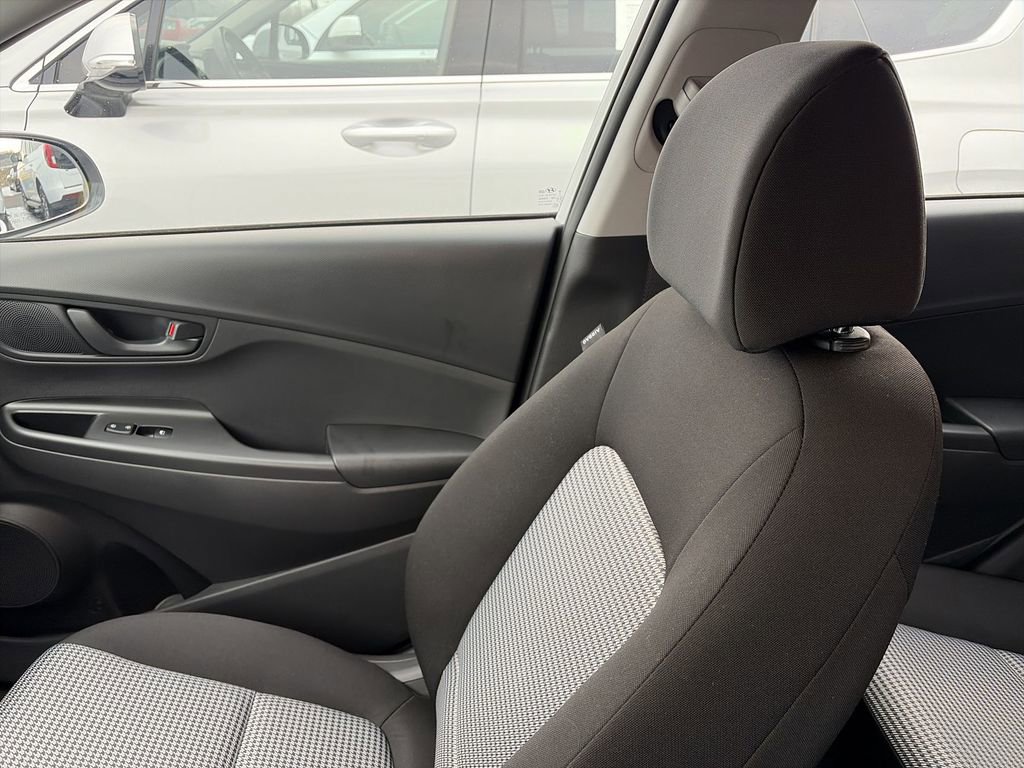 Used 2023 Hyundai Kona SE image 22