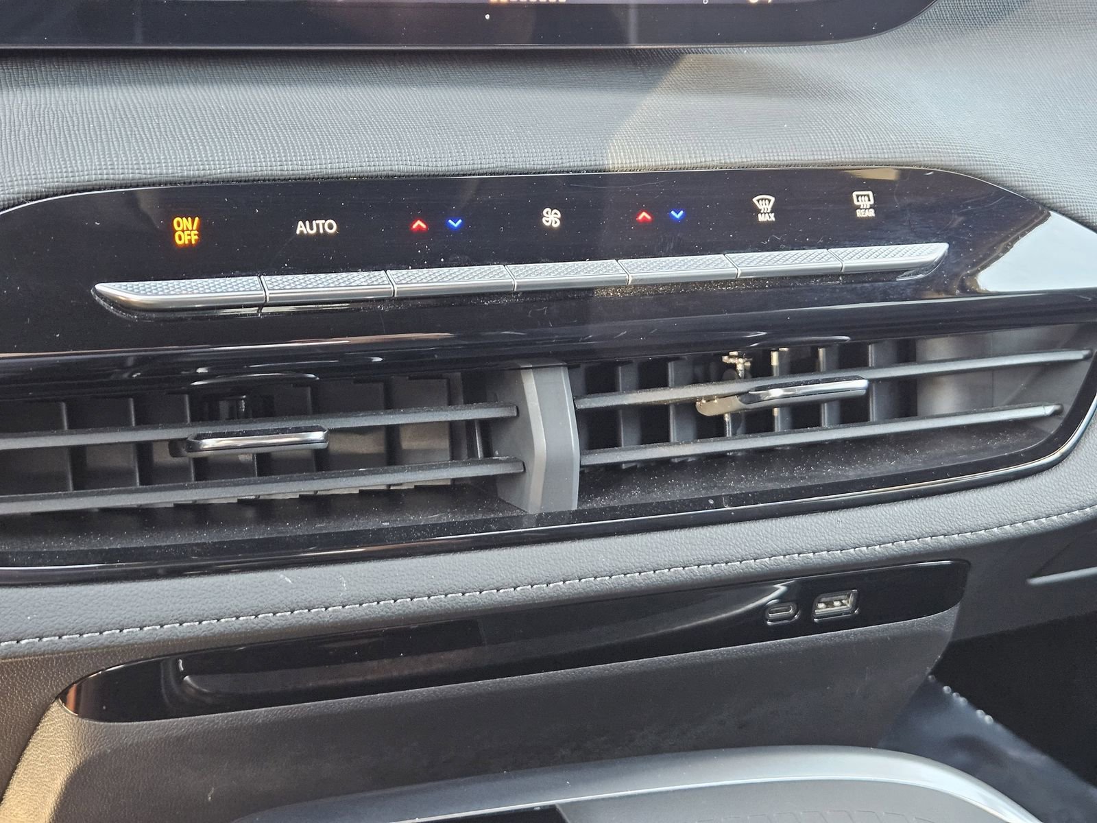 Used 2025 Buick Enclave Preferred image 23