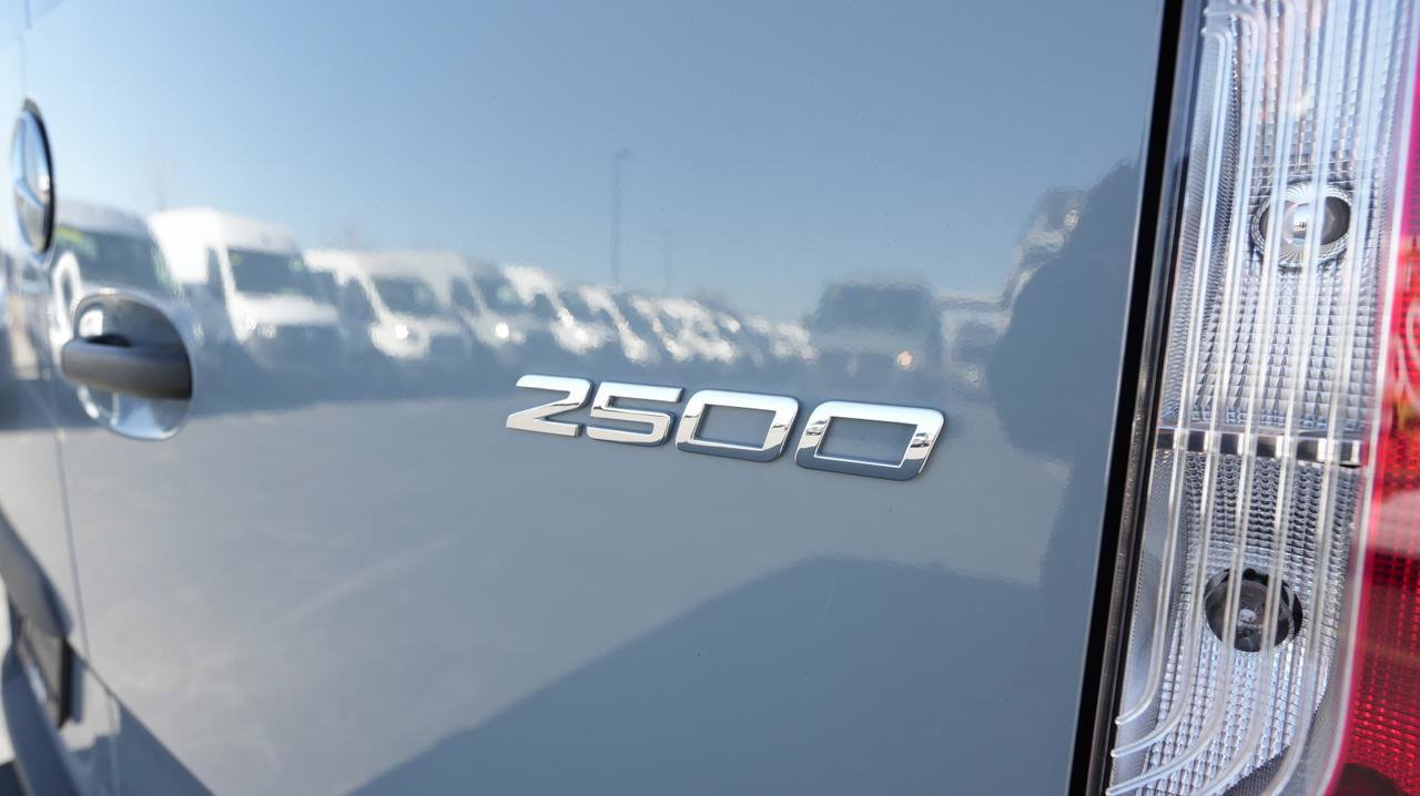 Used 2022 Mercedes-Benz Sprinter 2500 image 41