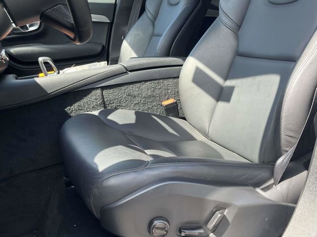 Used 2025 Volvo XC90 B5 Core image 14