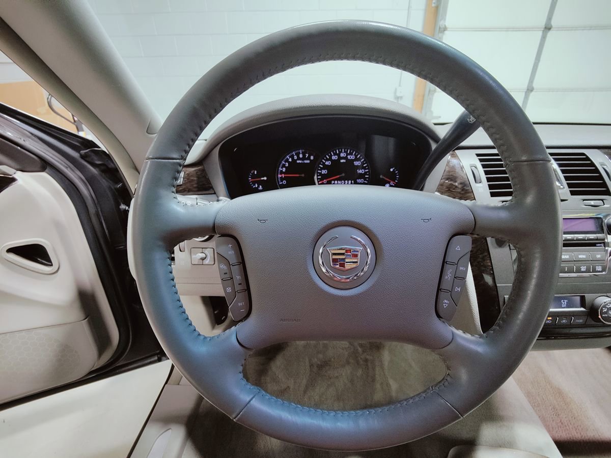 Used 2009 Cadillac DTS w/ Trunk Convenience Package FWD image 32