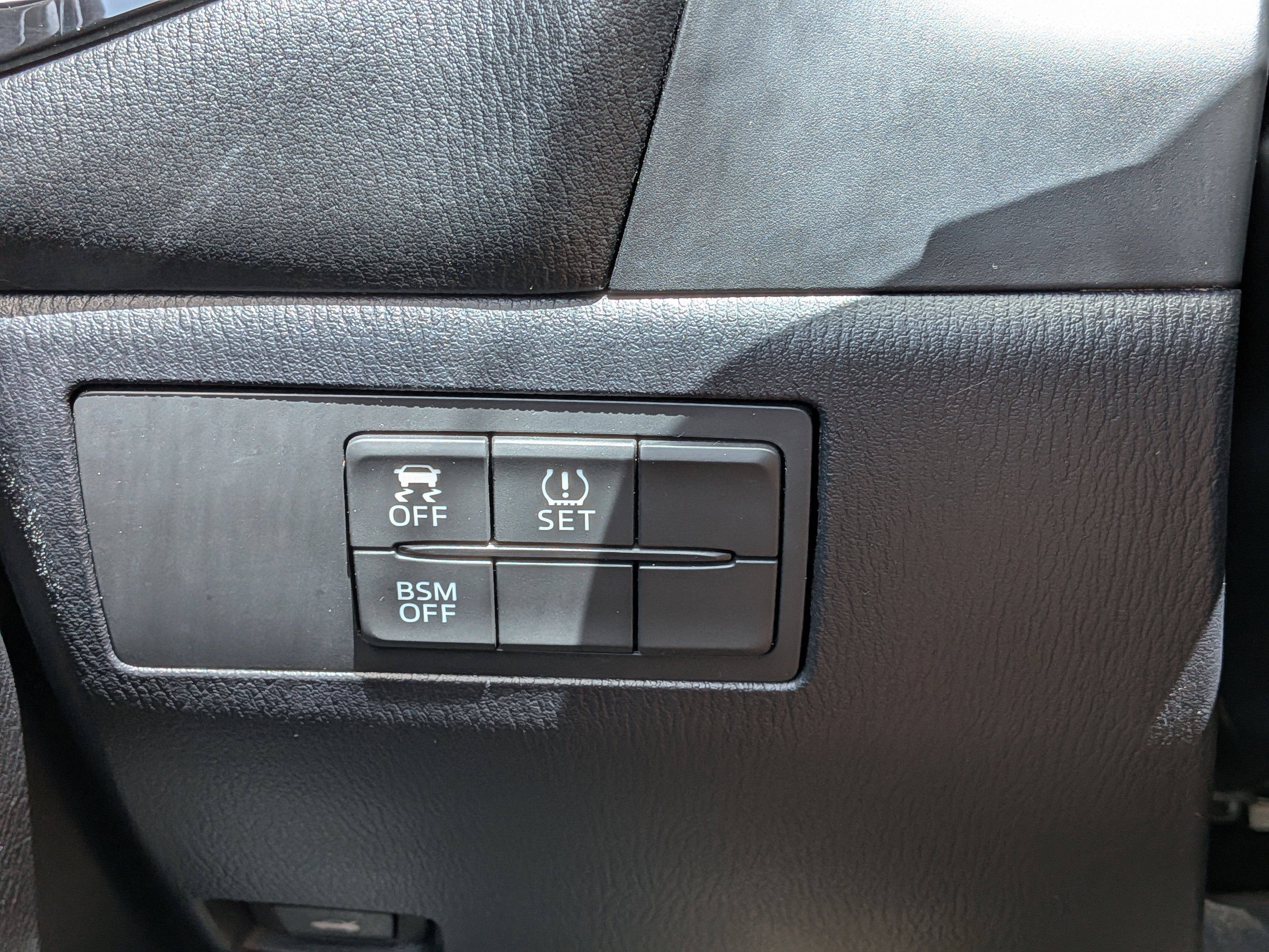 Used 2015 MAZDA MAZDA3 i Touring w/ Technology Package FWD image 22