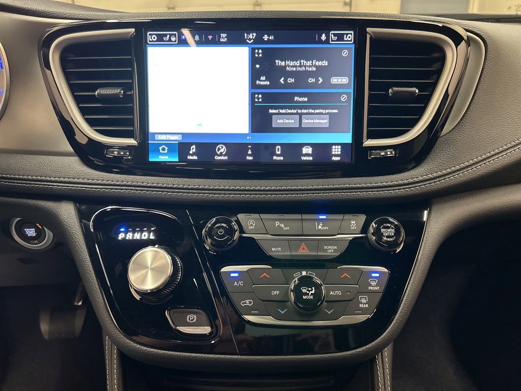 New 2027 Chrysler Pacifica Limited FWD image 24