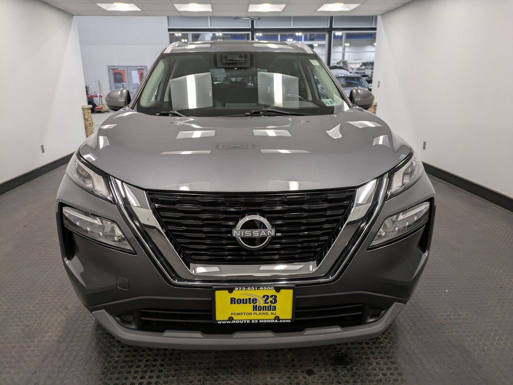 Used 2023 Nissan Rogue SV w/ SV Premium B Package image 2