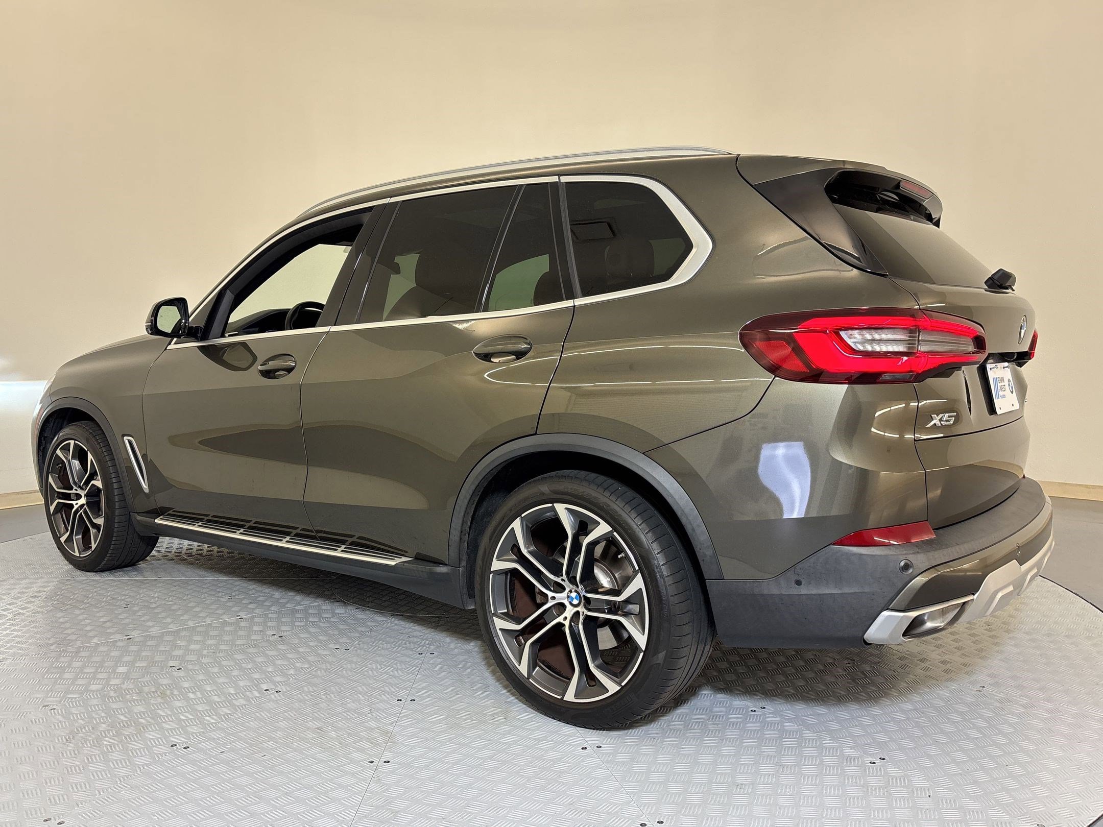 Certified 2023 BMW X5 sDrive40i w/ Climate Comfort Package image 3