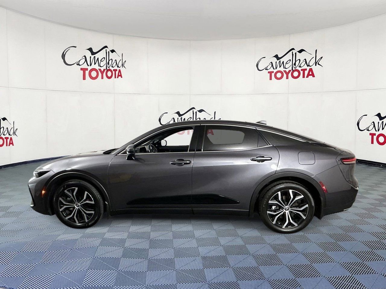 Used 2024 Toyota Crown Limited image 4