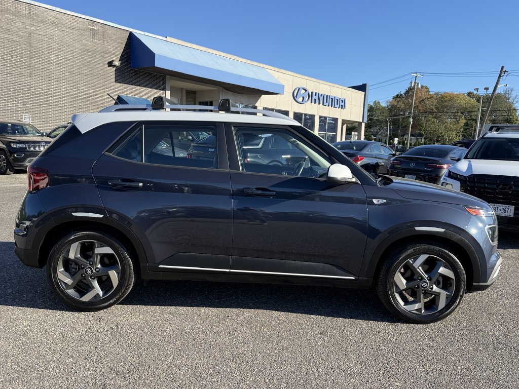 Certified 2023 Hyundai Venue Limited FWD image 3
