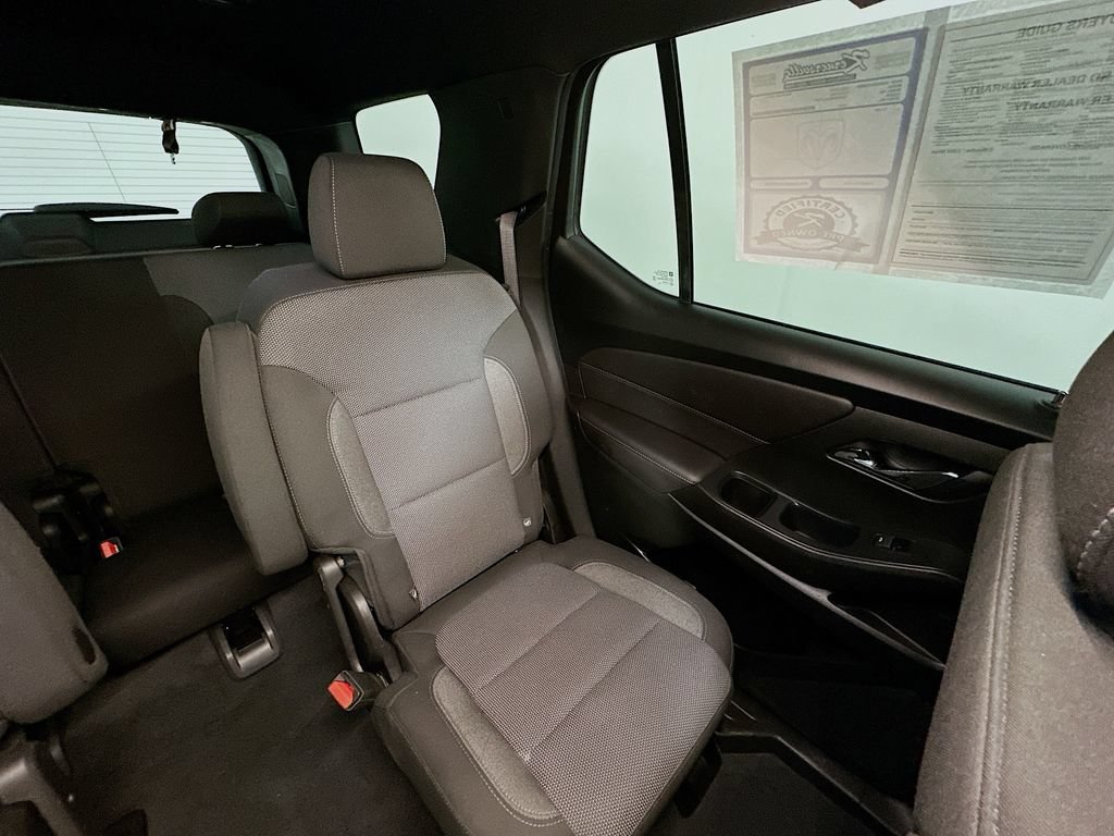 Used 2022 Chevrolet Traverse LT w/ LPO, Cargo Package FWD image 14