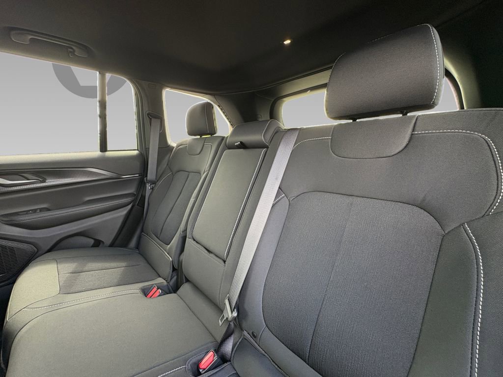 New 2026 Jeep Grand Cherokee Laredo X image 4