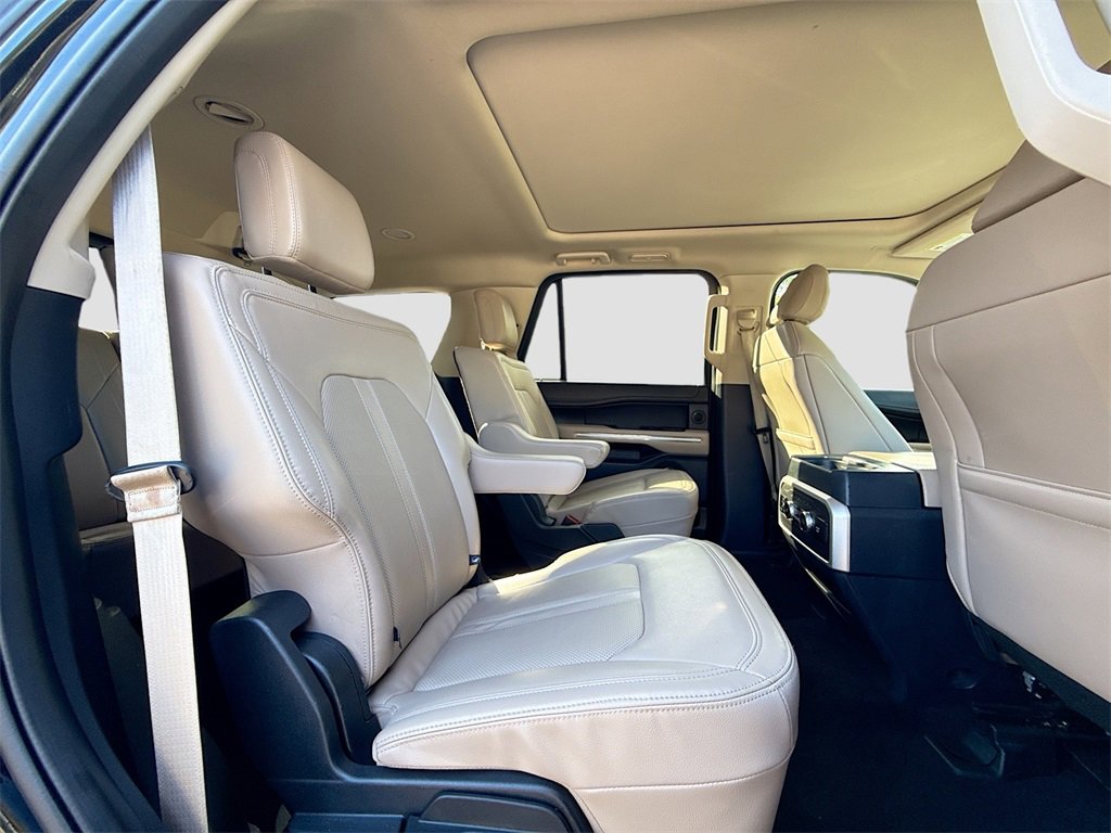 Used 2022 Ford Expedition Limited image 32
