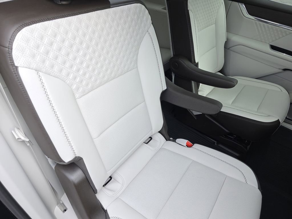 Used 2024 GMC Acadia Denali w/ Super Cruise Package image 25