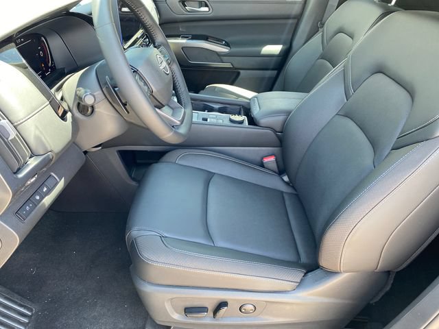 New 2026 Nissan Pathfinder SL w/ SL Premium Package AWD/4WD image 10