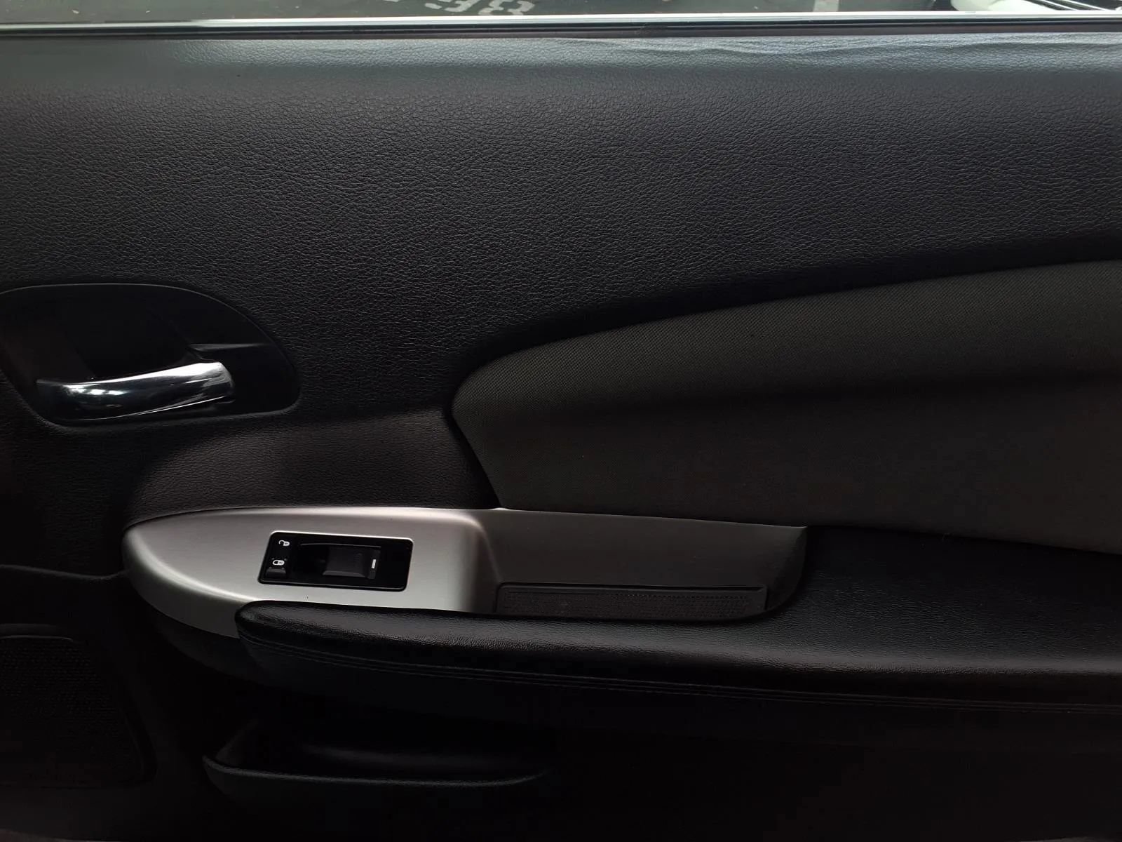 Used 2012 Chrysler 200 Touring FWD image 23