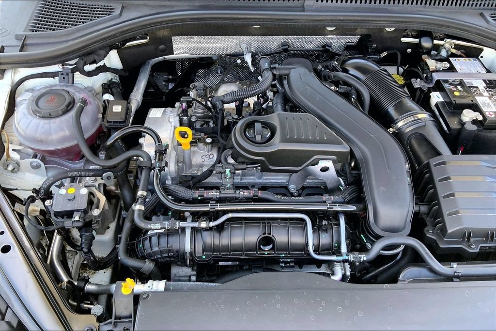 Certified 2025 Volkswagen Jetta SE w/ Sunroof Package FWD image 32