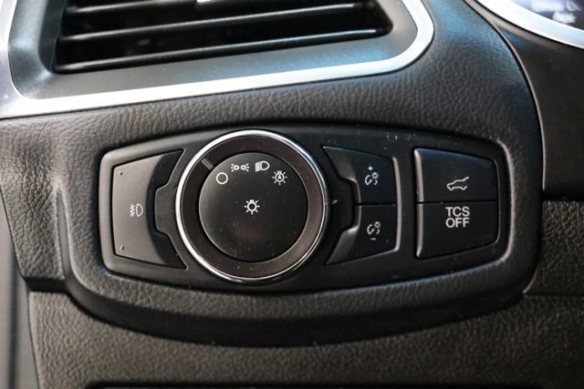 Used 2019 Ford Edge Titanium w/ Equipment Group 301A AWD/4WD image 19