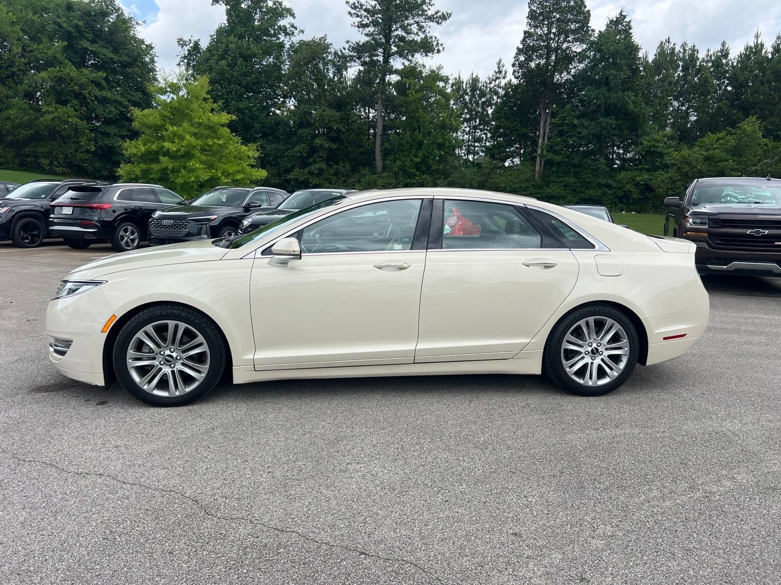Used 2016 Lincoln MKZ w/ Equipment Group 300A Reserve FWD image 4