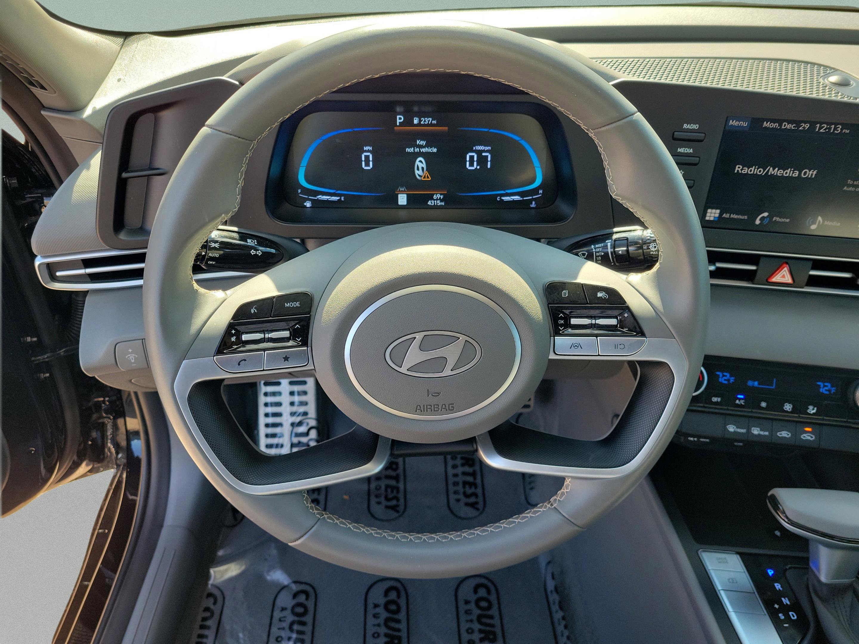 Certified 2025 Hyundai Elantra Sport w/ Cargo Package image 21