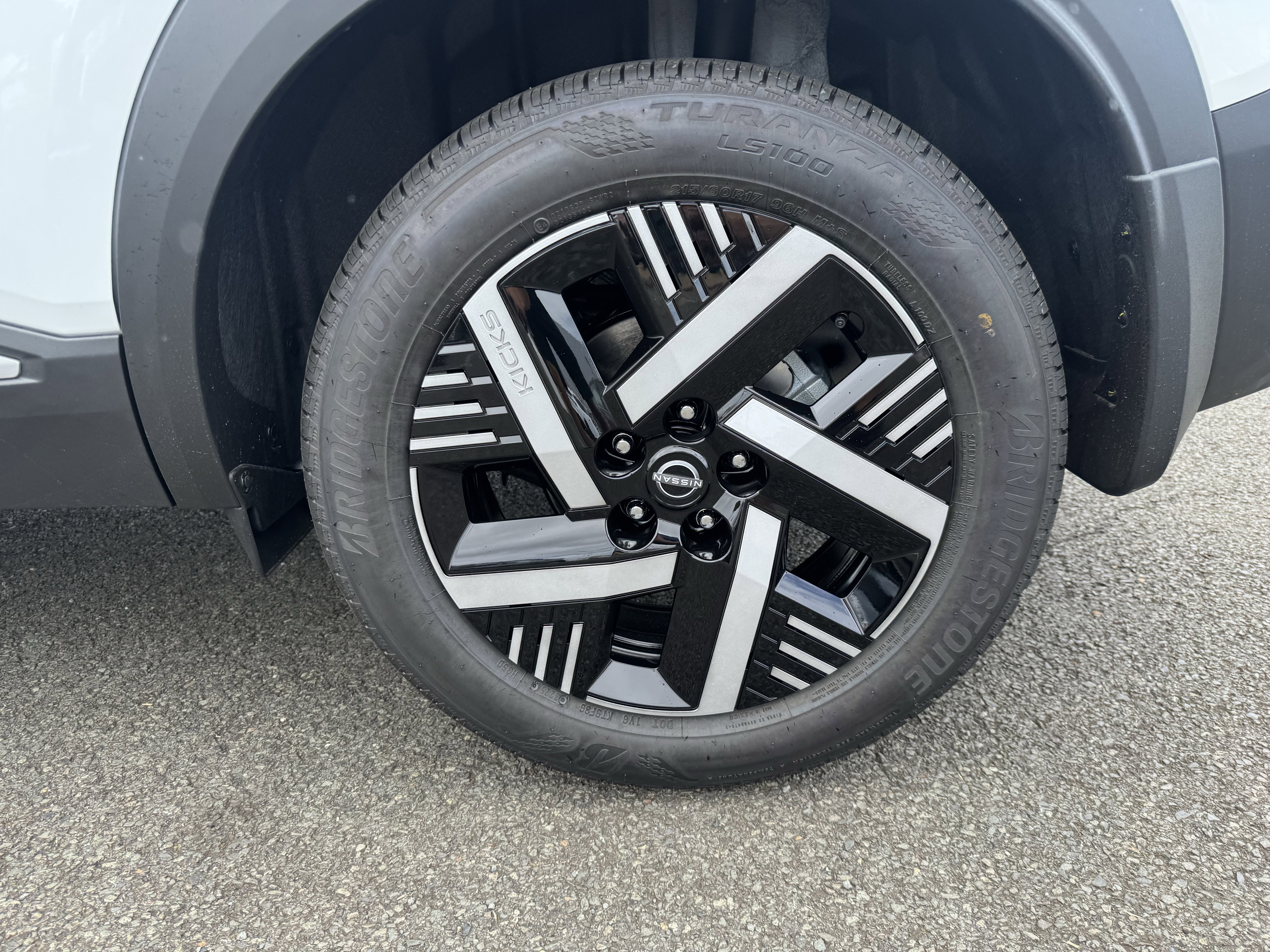 New 2026 Nissan Kicks SV image 5