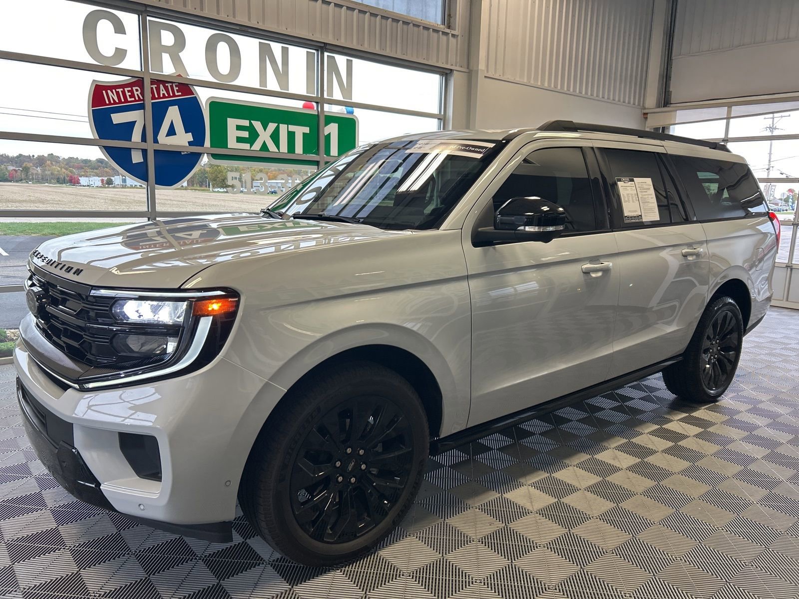 Used 2025 Ford Expedition Max Platinum w/ Stealth Appearance Package image 3