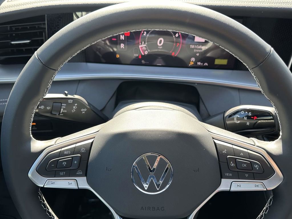 New 2025 Volkswagen Tiguan SE image 17