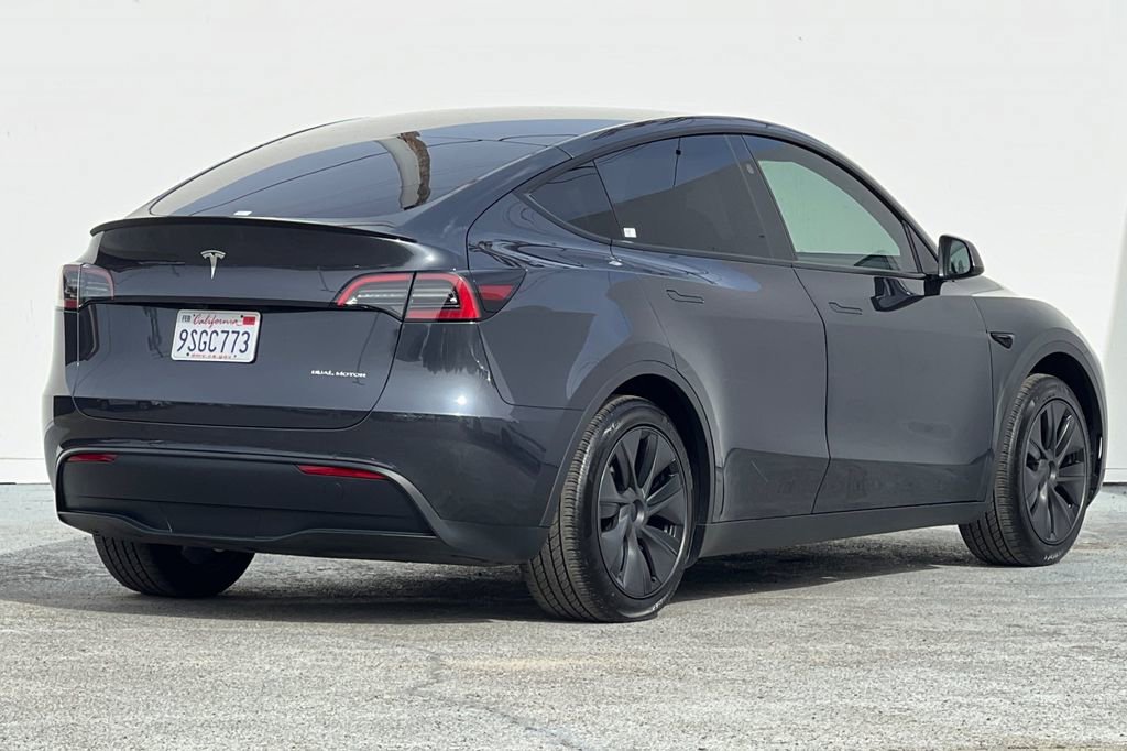 Used 2025 Tesla Model Y Long Range image 3