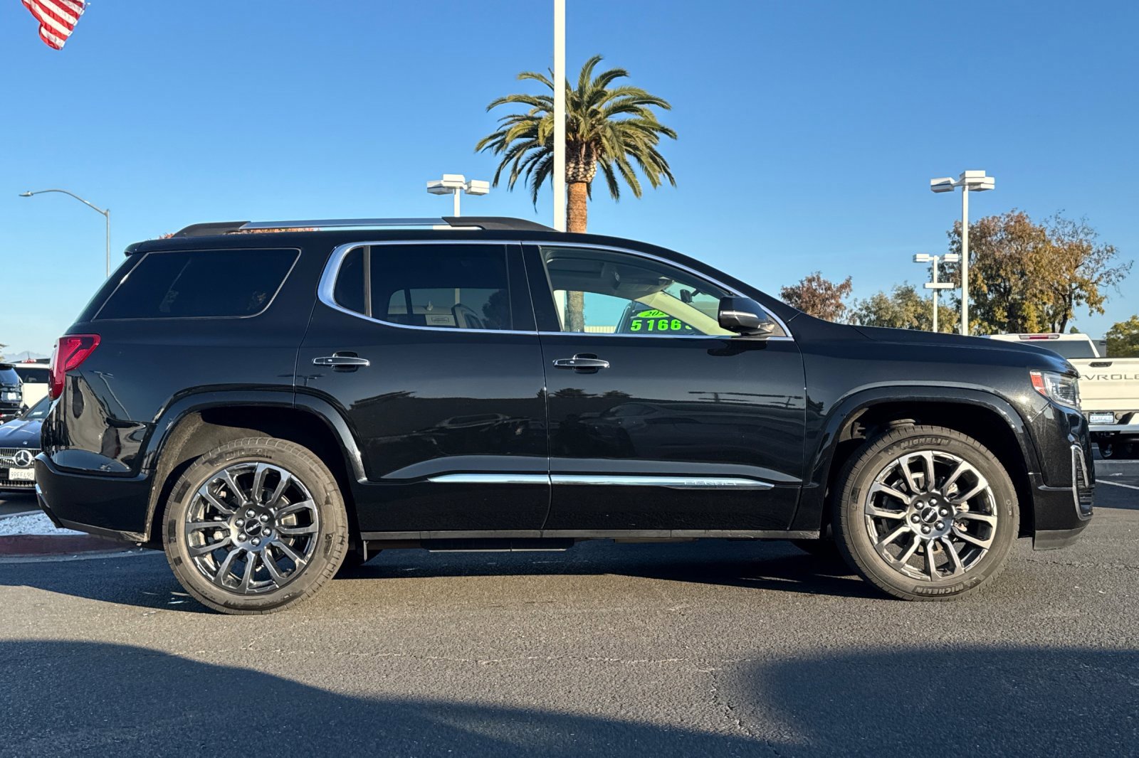 Used 2023 GMC Acadia Denali w/ Black Diamond Edition image 4