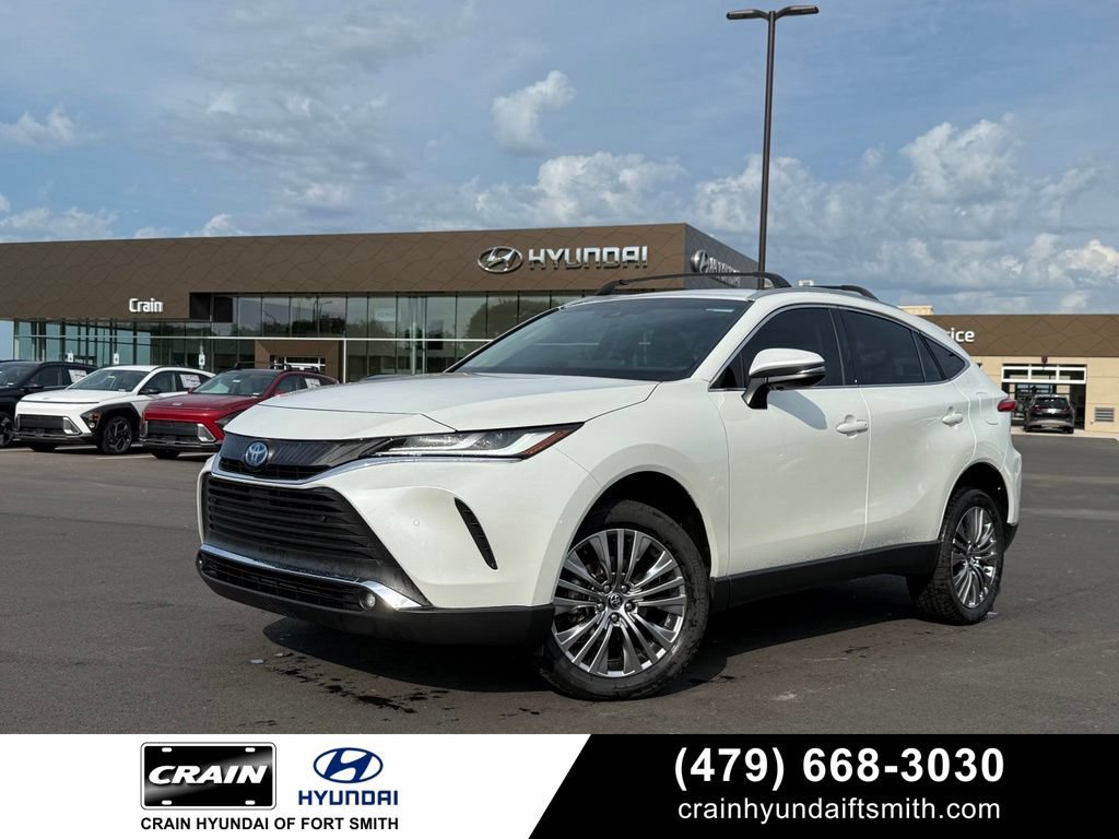 Used 2024 Toyota Venza XLE AWD/4WD image 1