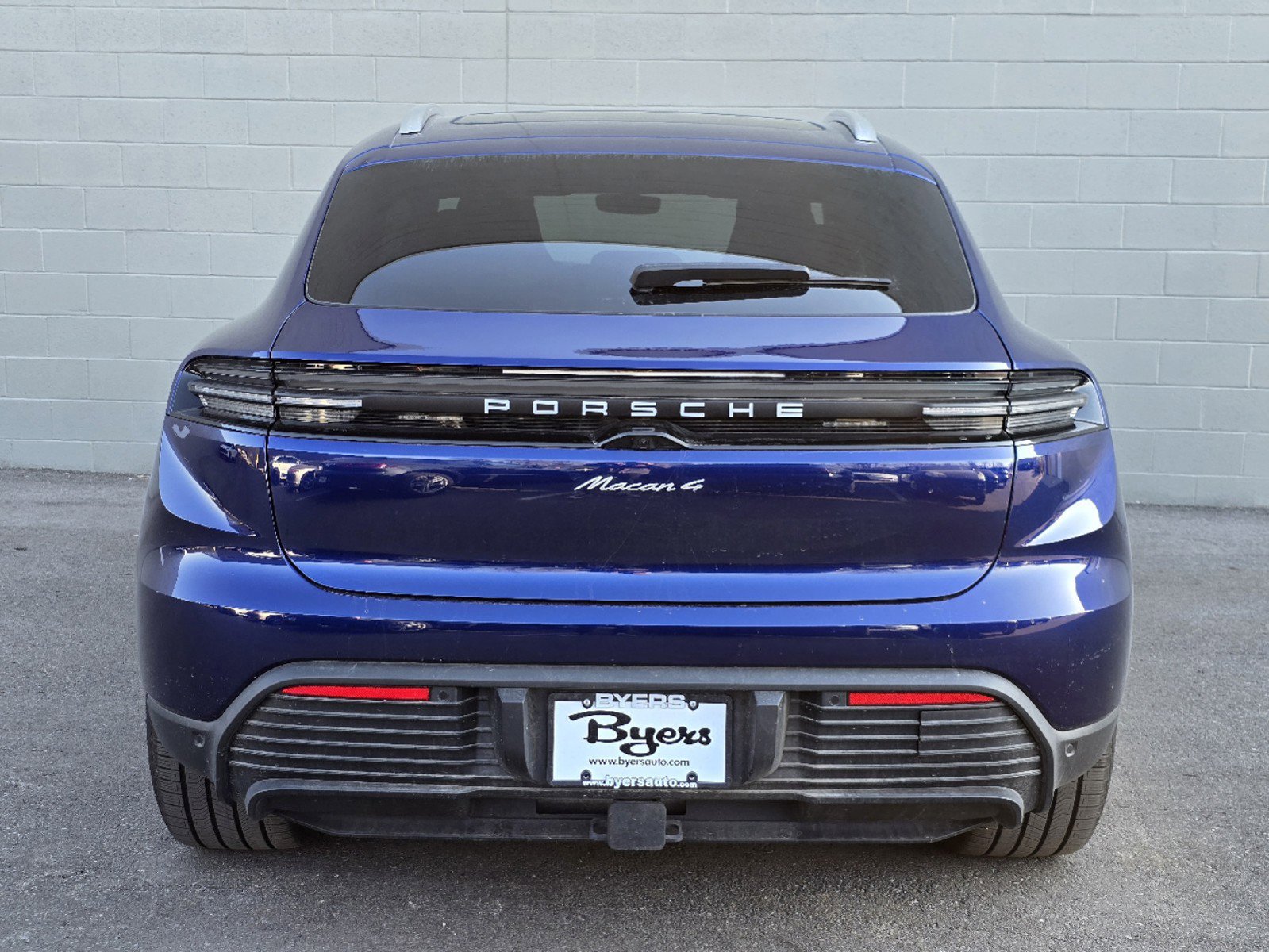 Used 2024 Porsche Macan 4 Electric image 8