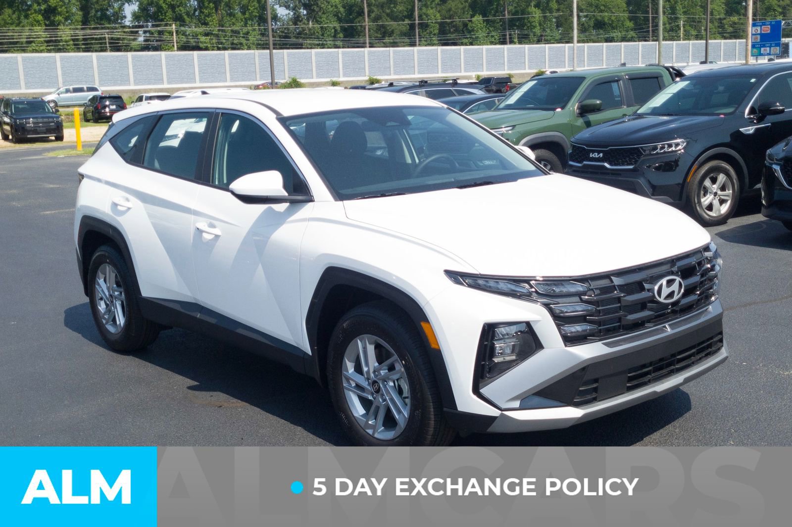 Used 2025 Hyundai Tucson SE image 4