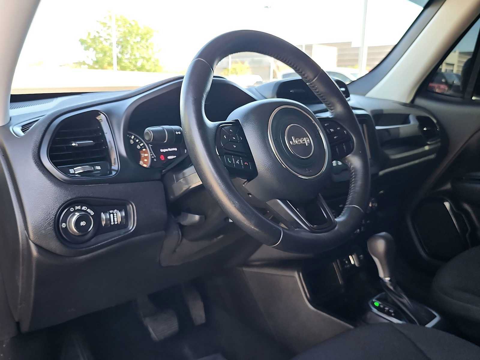 Used 2020 Jeep Renegade Altitude FWD image 10