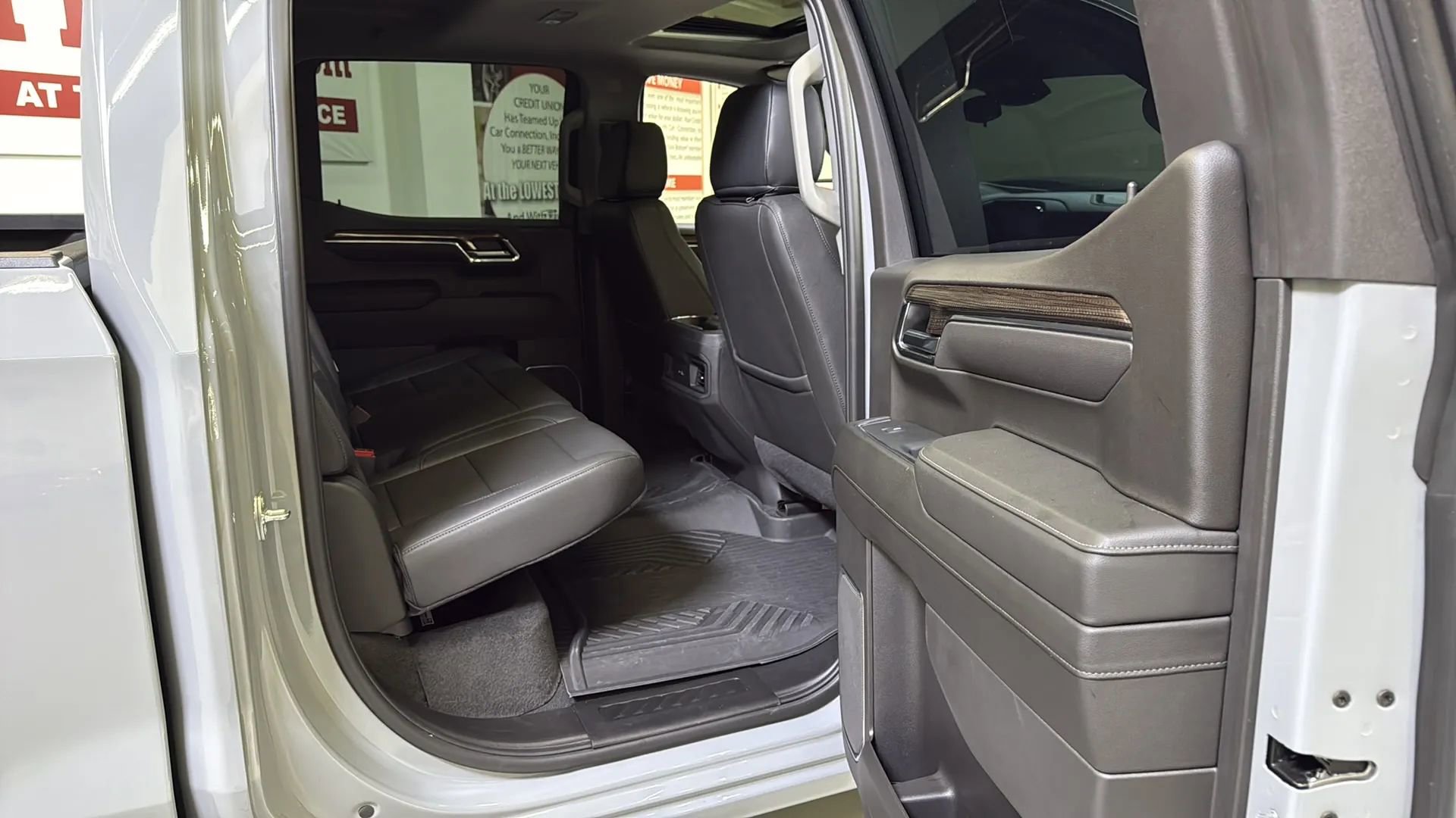 Used 2024 Chevrolet Silverado 1500 LT Trail Boss w/ LT Trail Boss Premium Package image 27