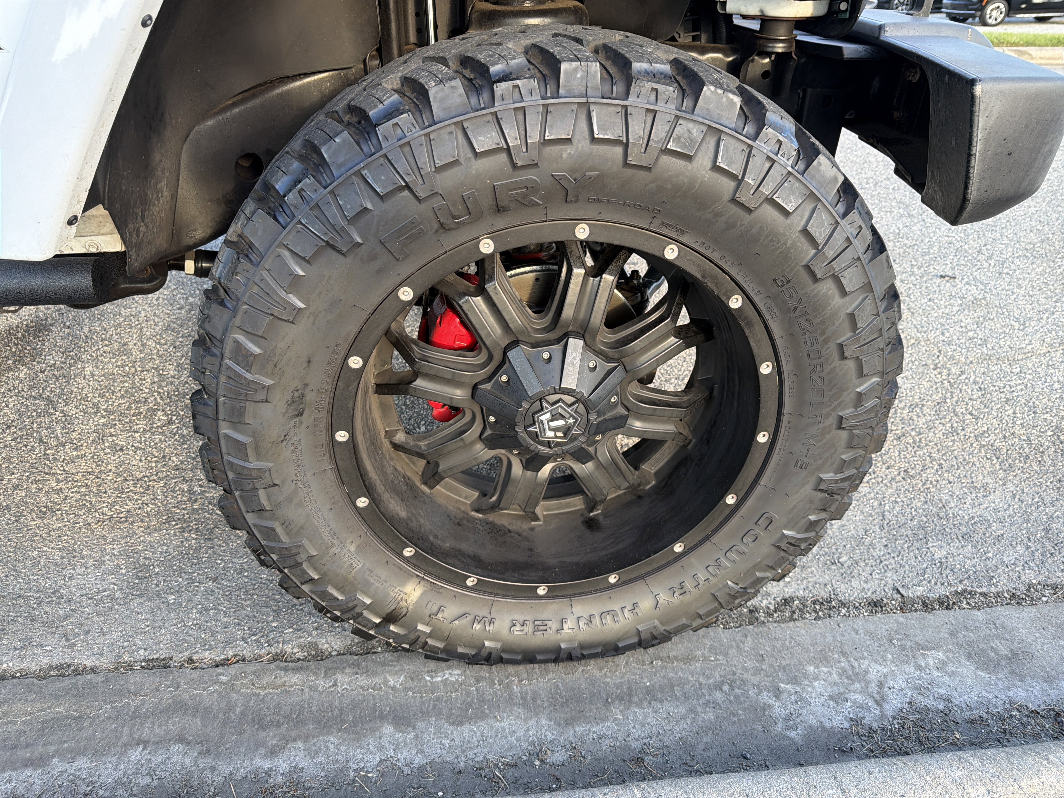 Used 2014 Jeep Wrangler Unlimited Sahara w/ Connectivity Group AWD/4WD image 12
