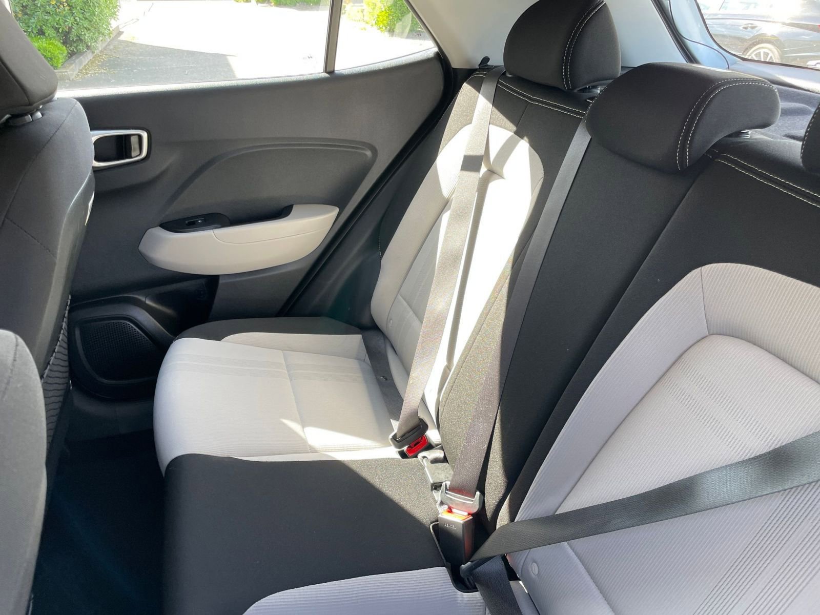 Used 2025 Hyundai Venue SEL image 40