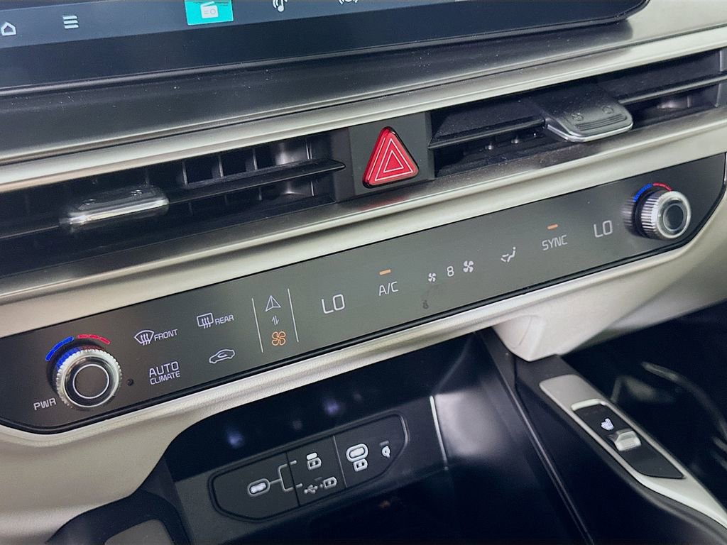 Used 2024 Kia Sorento S w/ Panoramic Sunroof Package image 26