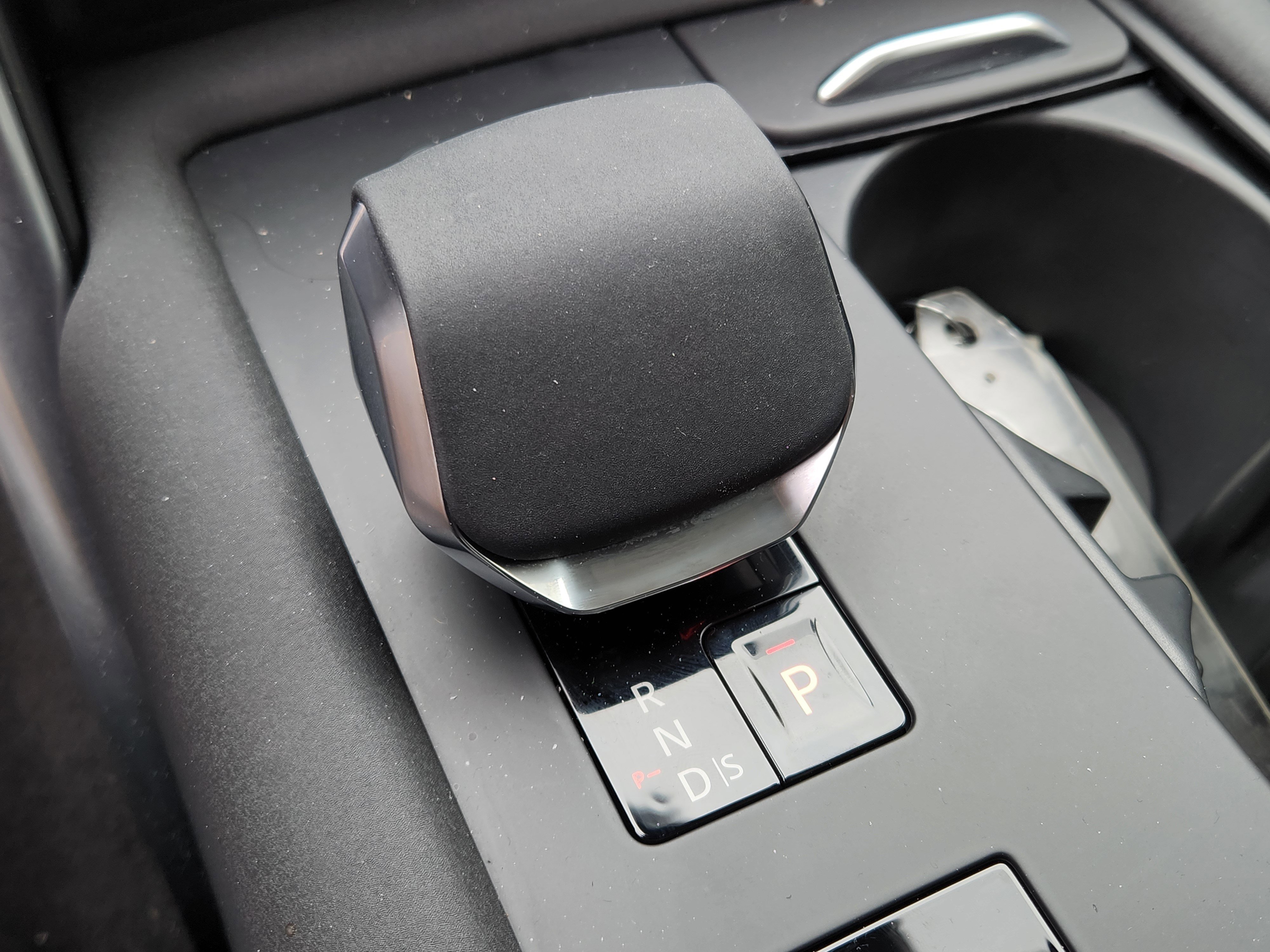 Certified 2024 Land Rover Discovery S image 23