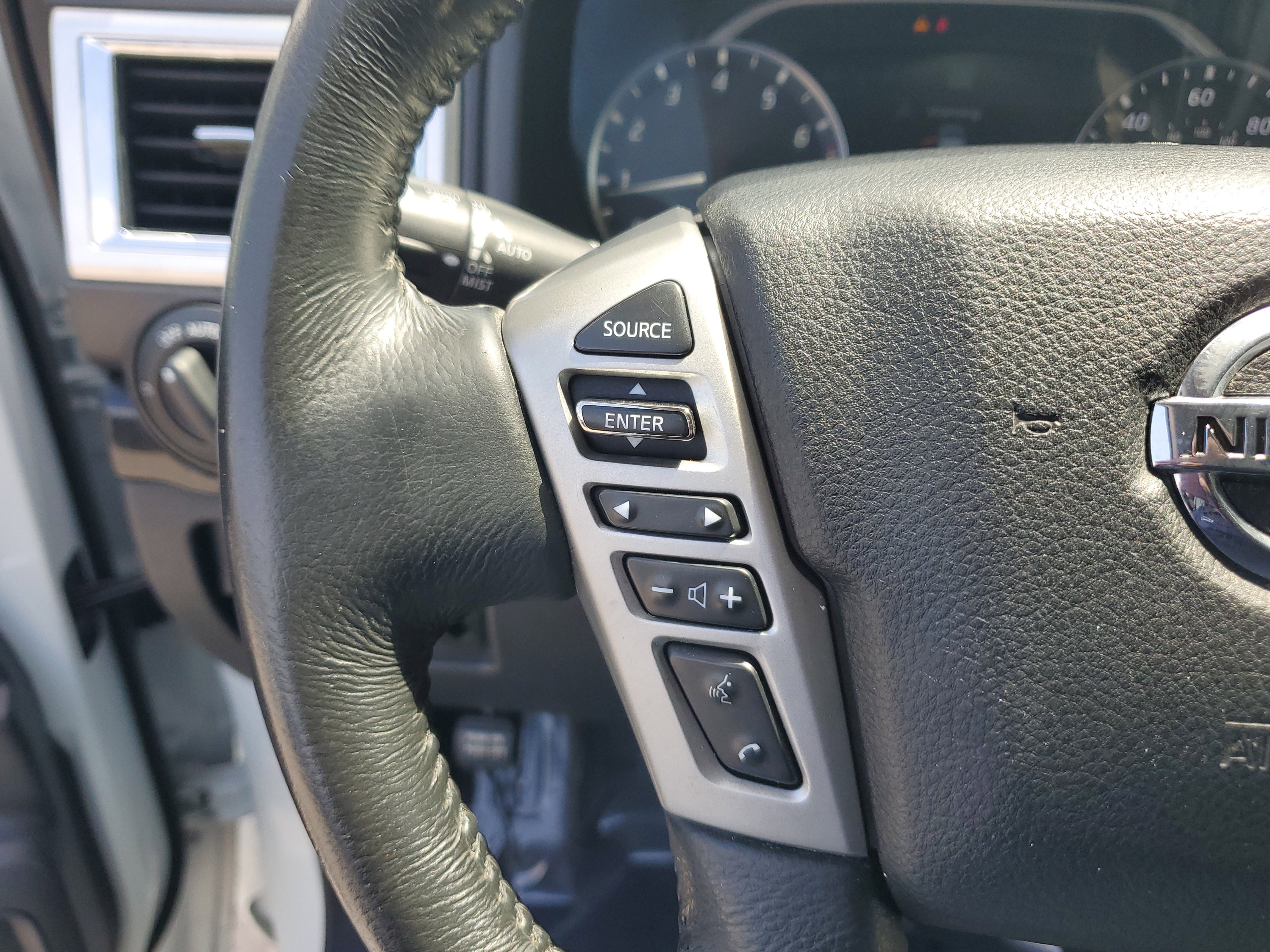 Used 2021 Nissan Titan SV w/ SV Convenience Package image 21