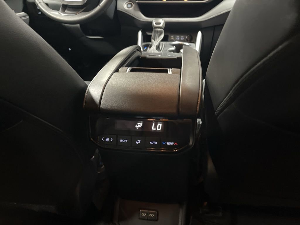 Used 2024 Toyota Highlander XLE image 13