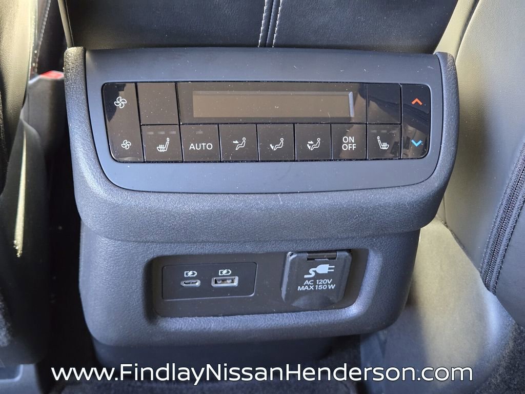 Used 2025 Nissan Pathfinder Platinum AWD/4WD image 13