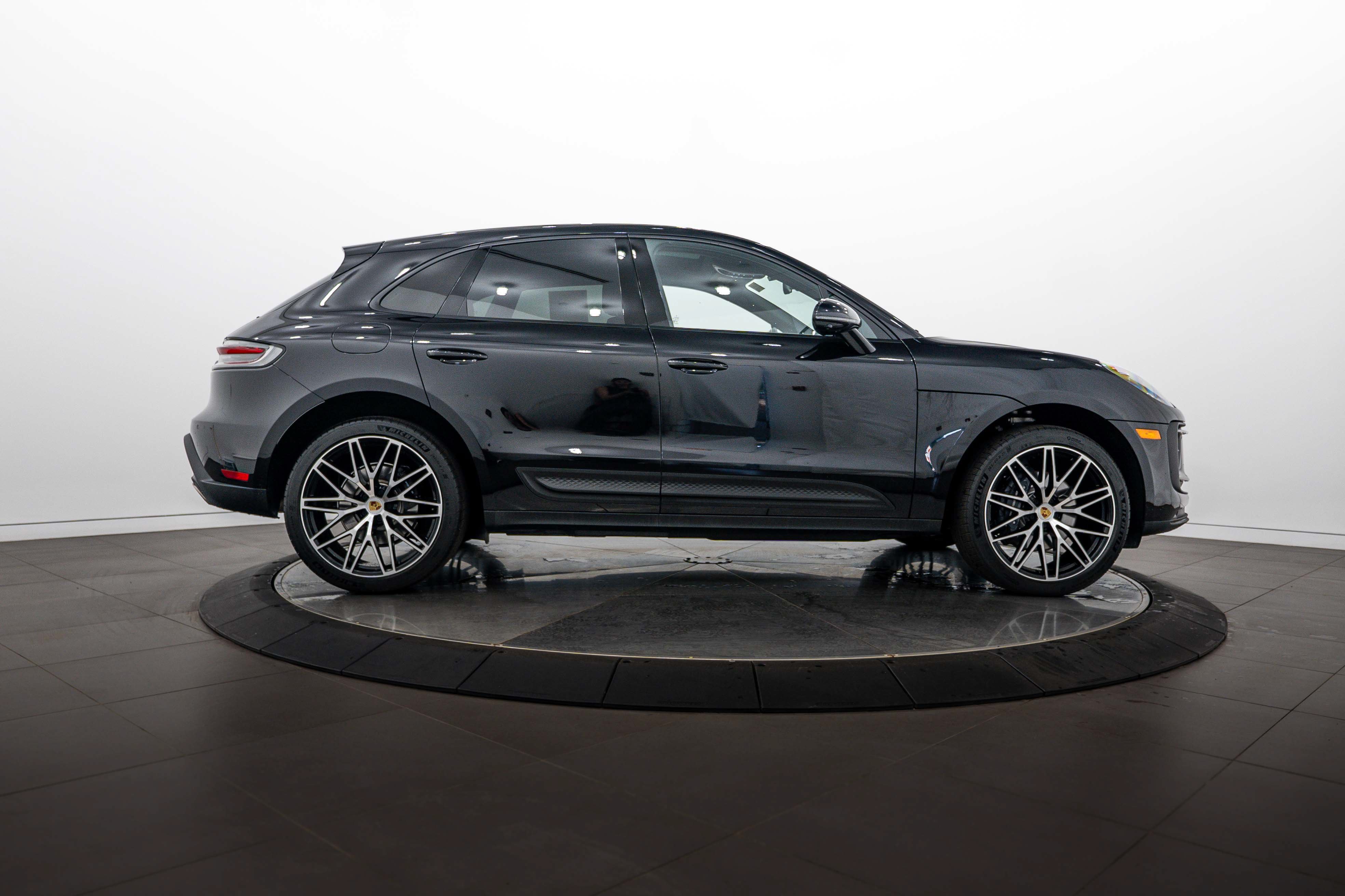 Certified 2026 Porsche Macan AWD/4WD image 8