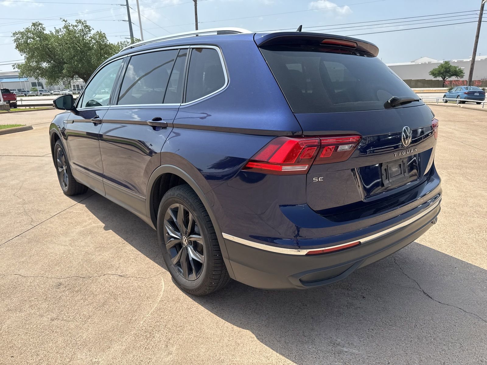 Used 2024 Volkswagen Tiguan SE FWD image 5