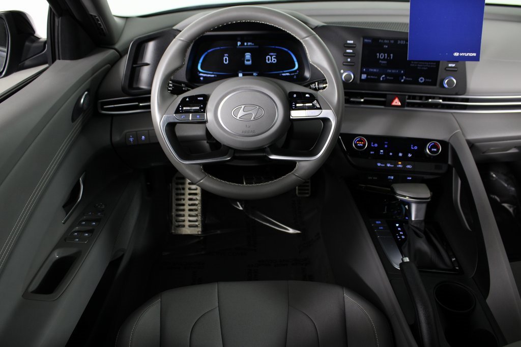 Certified 2025 Hyundai Elantra Sport image 4